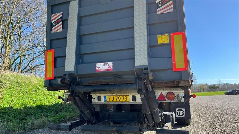 Krone Sættevogn med lift i bag SDP 27 eLB4-CS med lift i - Poluprikolica sa ceradom: slika 2 Krone Sættevogn med lift i bag SDP 27 eLB4-CS med lift i - Poluprikolica sa ceradom: slika 2