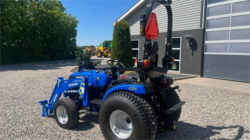 Solis H26 HST Turfdæk og Frontlæsser - Traktor: slika 3 Solis H26 HST Turfdæk og Frontlæsser - Traktor: slika 3