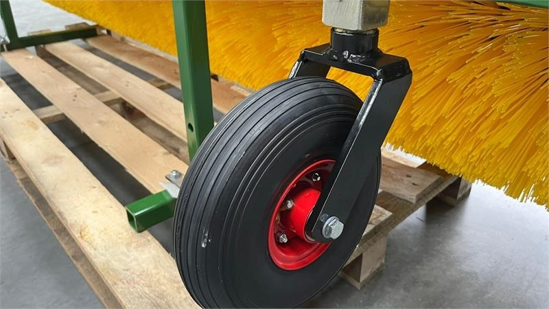 Thyregod TK 2800 med nylon børster og hydraulisk sving. bre - Metle: slika 5 Thyregod TK 2800 med nylon børster og hydraulisk sving. bre - Metle: slika 5