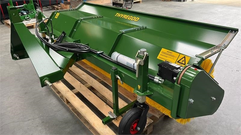 Thyregod TK 2800 med nylon børster og hydraulisk sving. bre - Metle: slika 4 Thyregod TK 2800 med nylon børster og hydraulisk sving. bre - Metle: slika 4