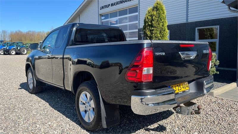Toyota Hilux 4WD Pick-up med træk til 3200 kg. Meget velh - Dodatak za kombajn: slika 2 Toyota Hilux 4WD Pick-up med træk til 3200 kg. Meget velh - Dodatak za kombajn: slika 2