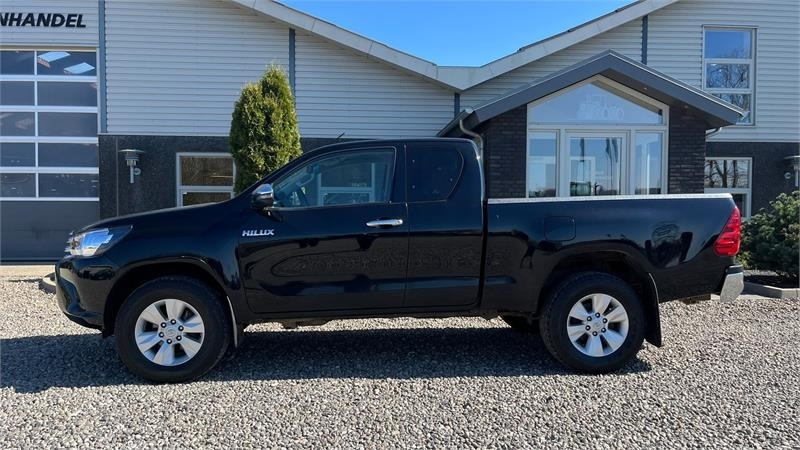 Toyota Hilux 4WD Pick-up med træk til 3200 kg. Meget velh - Dodatak za kombajn: slika 1 Toyota Hilux 4WD Pick-up med træk til 3200 kg. Meget velh - Dodatak za kombajn: slika 1