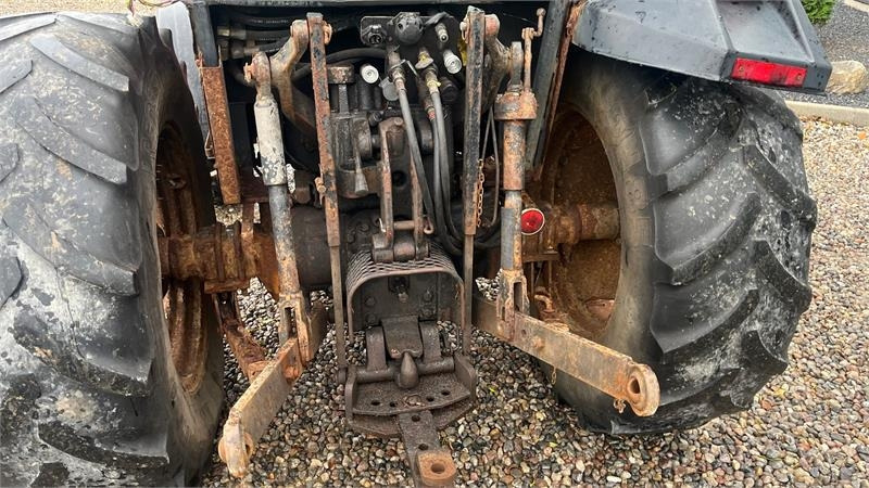 Valmet 455 Med en slags frontlift - Traktor: slika 4 Valmet 455 Med en slags frontlift - Traktor: slika 4