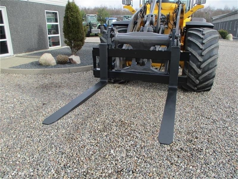 Volvo Pallegafler 5ton 150cm smededegafler. NYT sæt - Utovarivač točkaš: slika 4 Volvo Pallegafler 5ton 150cm smededegafler. NYT sæt - Utovarivač točkaš: slika 4