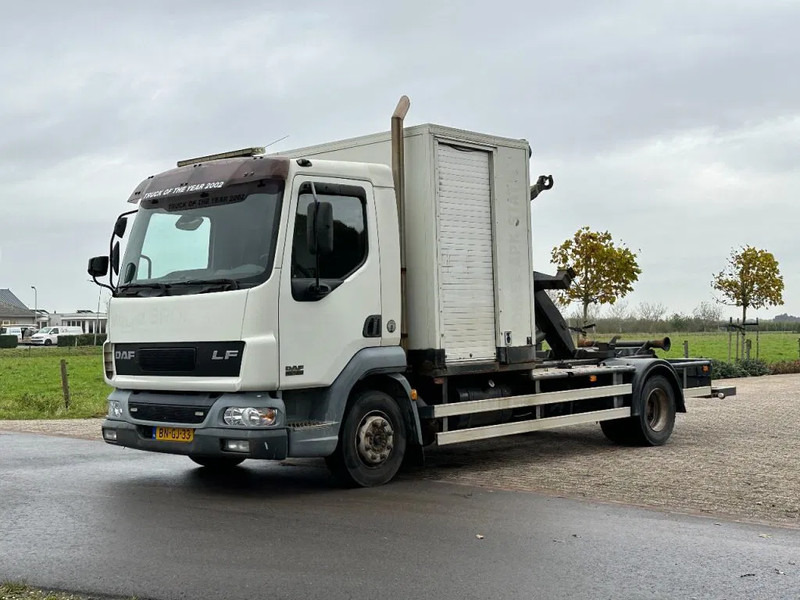 DAF LF 45 180!! HAAKARM/CONTAINER!!MOBILE WORKSHOP!! - Kamion sa hidrauličnom kukom: slika 4 DAF LF 45 180!! HAAKARM/CONTAINER!!MOBILE WORKSHOP!! - Kamion sa hidrauličnom kukom: slika 4