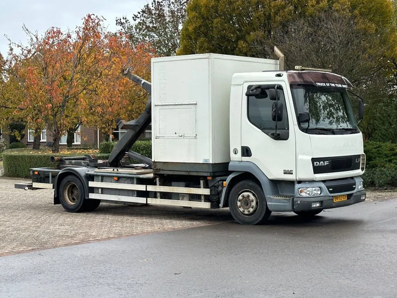 DAF LF 45 180!! HAAKARM/CONTAINER!!MOBILE WORKSHOP!! - Kamion sa hidrauličnom kukom: slika 1 DAF LF 45 180!! HAAKARM/CONTAINER!!MOBILE WORKSHOP!! - Kamion sa hidrauličnom kukom: slika 1