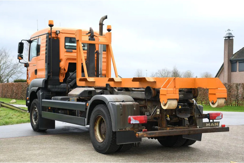 MAN TGA 18.350 4X4 BL HAAKARM/HOOKLIFT/ABROLLER!!KOMMUNAL!! - Kamion sa hidrauličnom kukom: slika 4 MAN TGA 18.350 4X4 BL HAAKARM/HOOKLIFT/ABROLLER!!KOMMUNAL!! - Kamion sa hidrauličnom kukom: slika 4