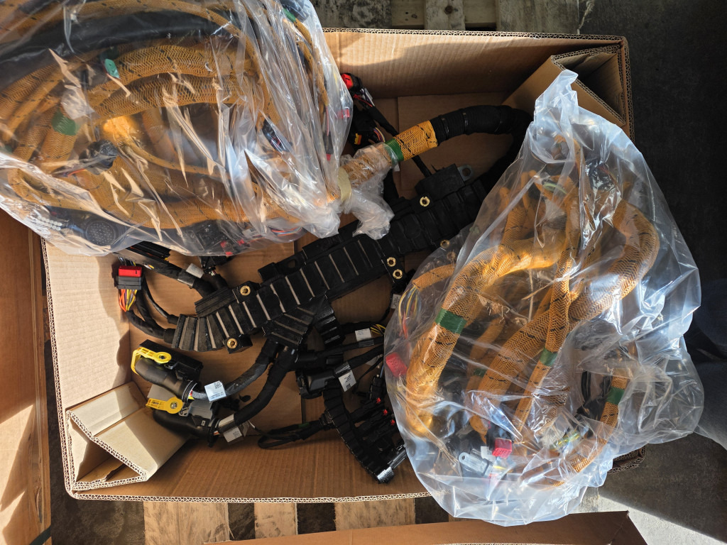 Caterpillar 6341687 - Kablovi/ Žičana oprema za Građevinska mašina: slika 2 Caterpillar 6341687 - Kablovi/ Žičana oprema za Građevinska mašina: slika 2