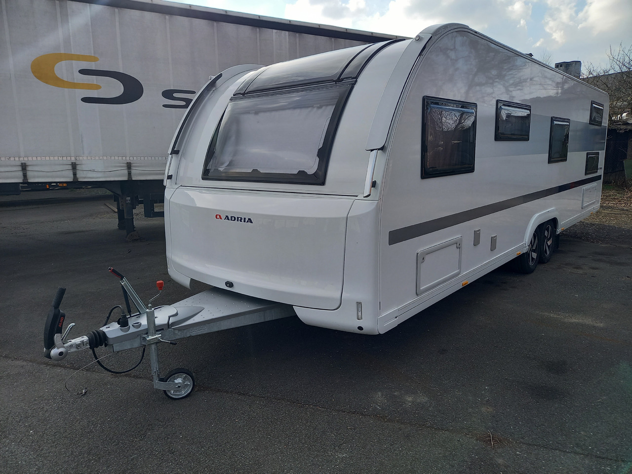 ADRIA Adora 753 UK - Kamp prikolica: slika 1 ADRIA Adora 753 UK - Kamp prikolica: slika 1