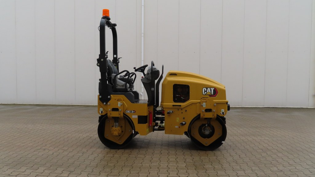 Caterpillar CB 2.5 GC - Valjak za puteve: slika 1 Caterpillar CB 2.5 GC - Valjak za puteve: slika 1