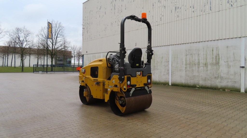 Caterpillar CB 2.5 GC - Valjak za puteve: slika 4 Caterpillar CB 2.5 GC - Valjak za puteve: slika 4
