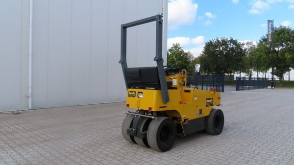 Sakai TS 160-2 - Pneumatski valjak: slika 2 Sakai TS 160-2 - Pneumatski valjak: slika 2
