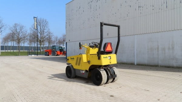 Sakai TS 160 - Pneumatski valjak: slika 4 Sakai TS 160 - Pneumatski valjak: slika 4