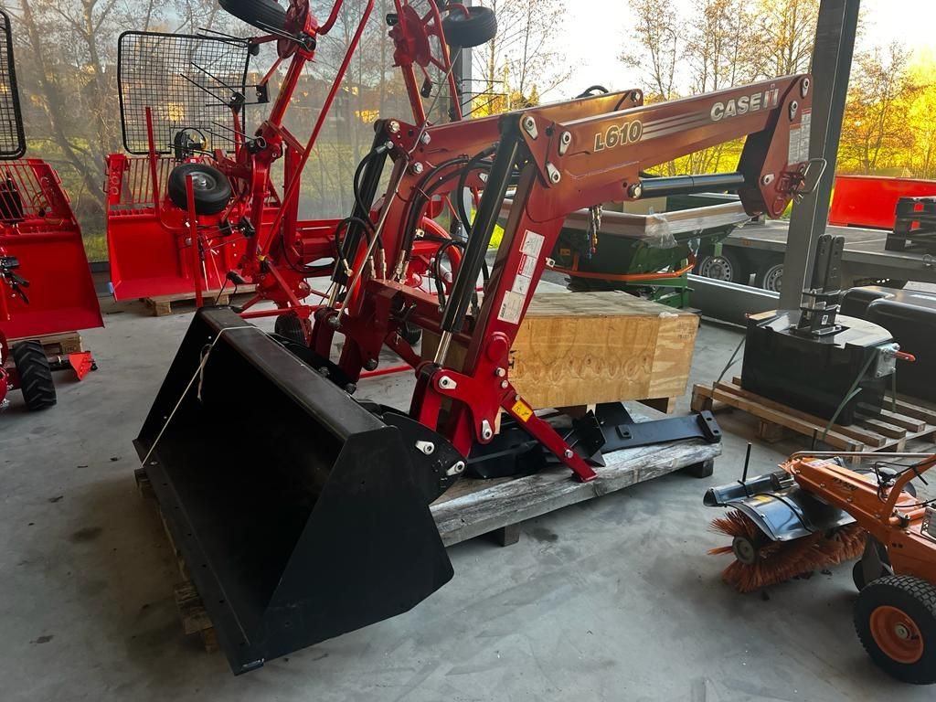 CASE L610 - Prednji utovarivač za traktor: slika 1 CASE L610 - Prednji utovarivač za traktor: slika 1