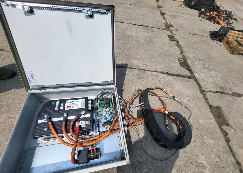 PRZETWORNICA ZAPI AC-4 96V inwerter + OBUDOWA STEROWNICZA ELDON IP66 - Električni sistem: slika 1 PRZETWORNICA ZAPI AC-4 96V inwerter + OBUDOWA STEROWNICZA ELDON IP66 - Električni sistem: slika 1