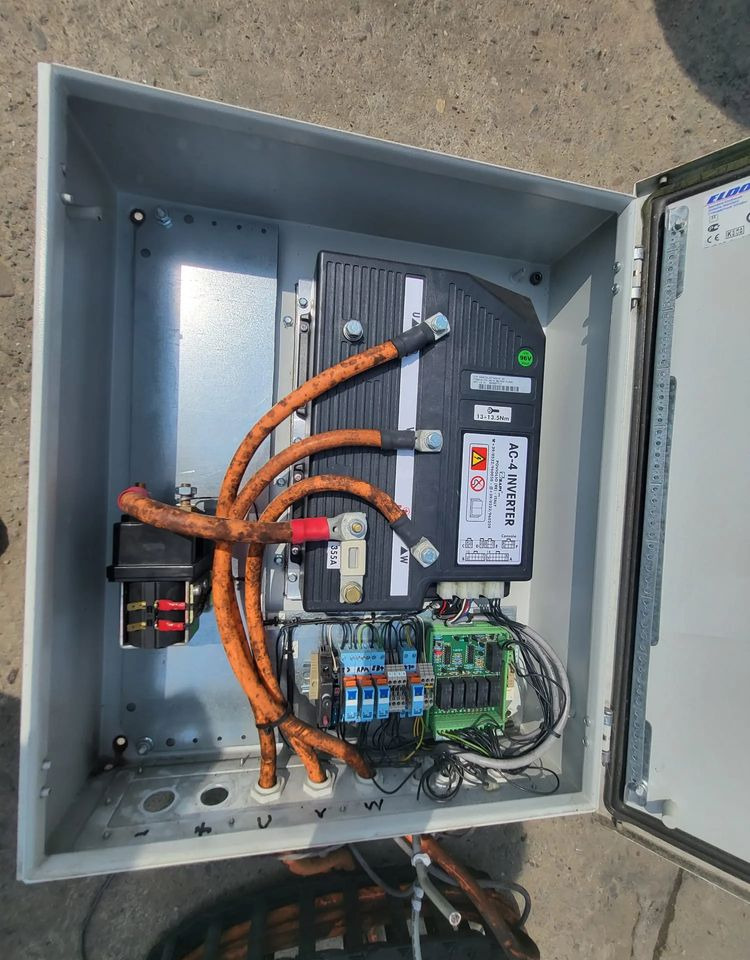 PRZETWORNICA ZAPI AC-4 96V inwerter + OBUDOWA STEROWNICZA ELDON IP66 - Električni sistem: slika 4 PRZETWORNICA ZAPI AC-4 96V inwerter + OBUDOWA STEROWNICZA ELDON IP66 - Električni sistem: slika 4