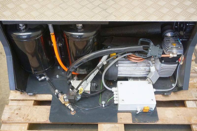 LINDE Kompressor für Druckluftbremsanlage Linde P 80 - Zračne kočnice za Vučno vozilo: slika 2 LINDE Kompressor für Druckluftbremsanlage Linde P 80 - Zračne kočnice za Vučno vozilo: slika 2