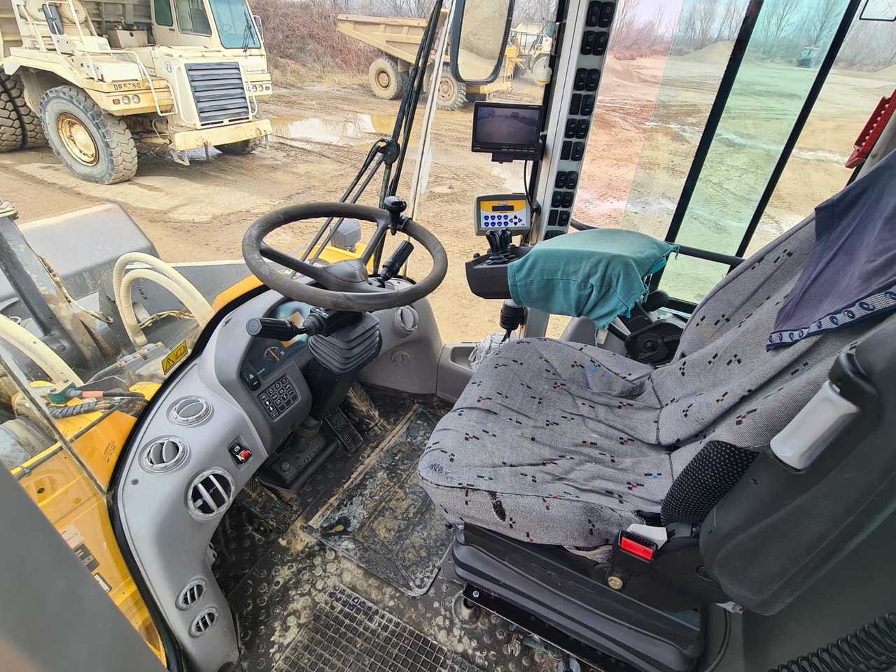 VOLVO L220G - Utovarivač točkaš: slika 4 VOLVO L220G - Utovarivač točkaš: slika 4