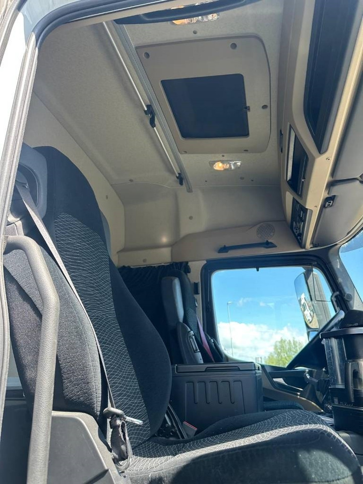 Kamion sa golom šasijom i zatvorenom kabinom Mercedes-Benz Actros 2546 Serie 9375: slika 7
