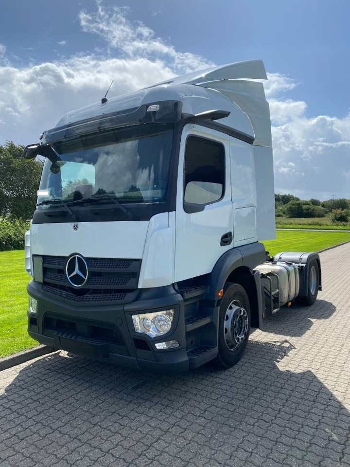 Mercedes-Benz Actros 1835 - Tegljač: slika 1 Mercedes-Benz Actros 1835 - Tegljač: slika 1