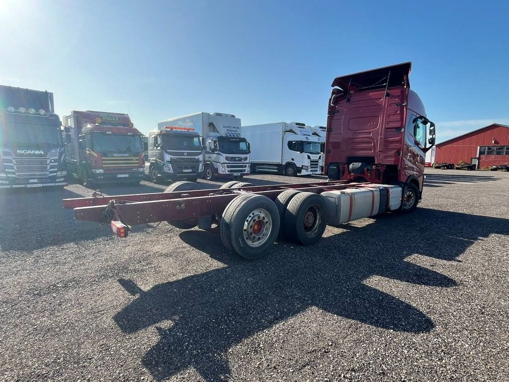 Volvo FH 16 serie 0561 - Kamion sa golom šasijom i zatvorenom kabinom: slika 4 Volvo FH 16 serie 0561 - Kamion sa golom šasijom i zatvorenom kabinom: slika 4