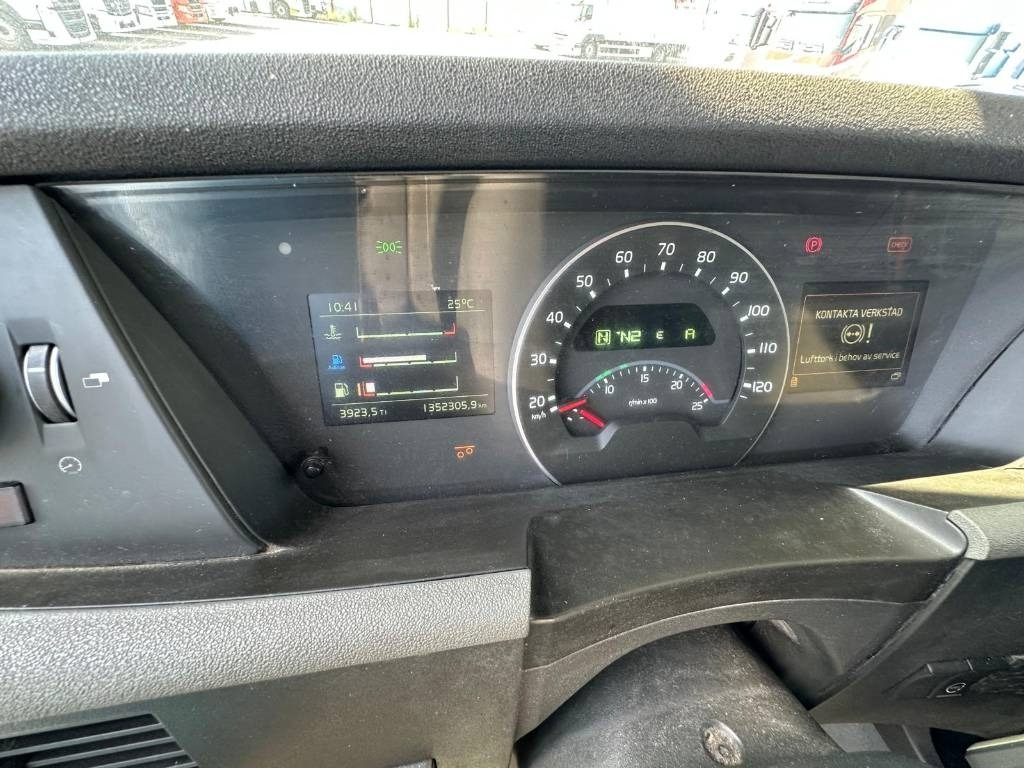 Volvo FH 500 serie 3658 - Kamion sa golom šasijom i zatvorenom kabinom: slika 4 Volvo FH 500 serie 3658 - Kamion sa golom šasijom i zatvorenom kabinom: slika 4