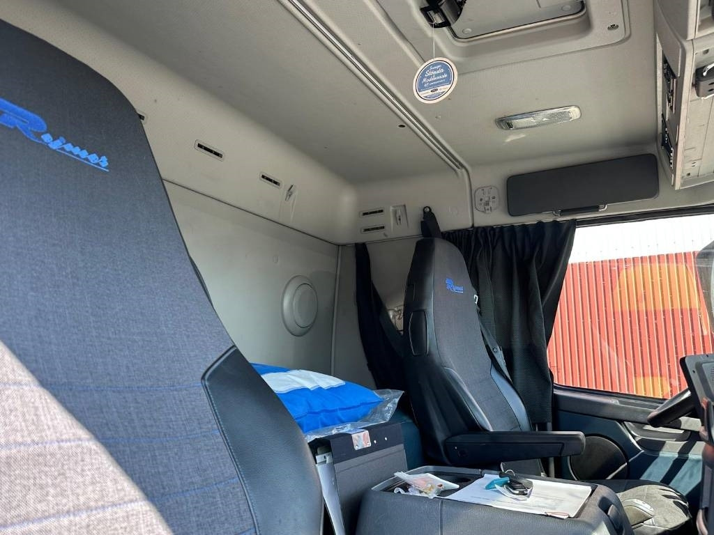 Volvo FM 4*2 Serie 5955 - Kamion sa zatvorenim sandukom: slika 4 Volvo FM 4*2 Serie 5955 - Kamion sa zatvorenim sandukom: slika 4