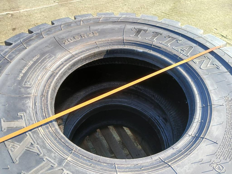 Titan 20.5R25, Nya däck - Шины и диски za Građevinska mašina: slika 2 Titan 20.5R25, Nya däck - Шины и диски za Građevinska mašina: slika 2