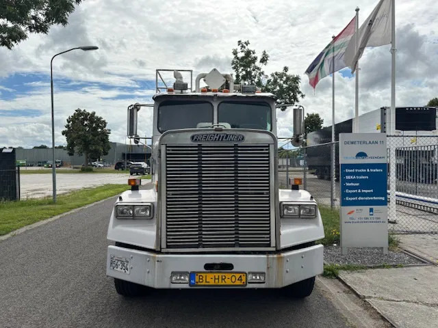 Freightliner 3 AXLE RIGID BODY chassis cabine (levering excl. opbouw) - Kamion sa golom šasijom i zatvorenom kabinom: slika 2 Freightliner 3 AXLE RIGID BODY chassis cabine (levering excl. opbouw) - Kamion sa golom šasijom i zatvorenom kabinom: slika 2