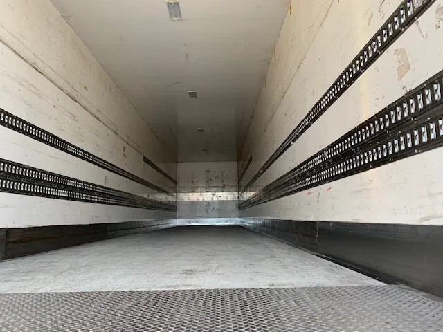 Poluprikolica sa zatvorenim sandukom Vogelzang Closed box insulated lift axle MOT 06-2026 TOP Condition: slika 9 Poluprikolica sa zatvorenim sandukom Vogelzang Closed box insulated lift axle MOT 06-2026 TOP Condition: slika 9