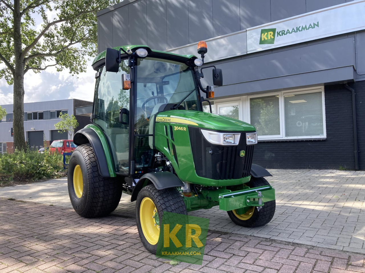3046R John Deere - Mali traktor: slika 1 3046R John Deere - Mali traktor: slika 1