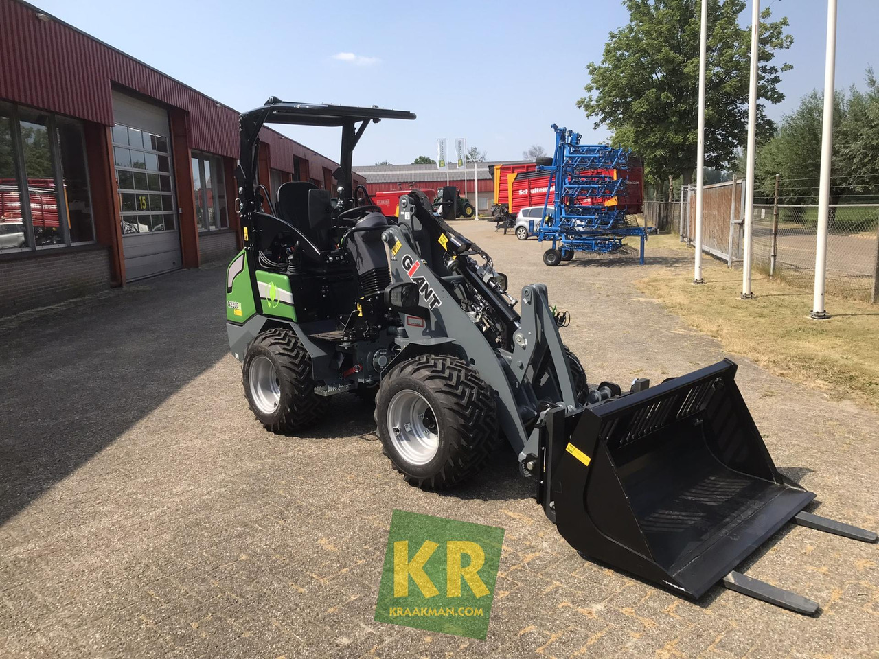 G2200E Giant - Zglobni utovarivač: slika 2 G2200E Giant - Zglobni utovarivač: slika 2