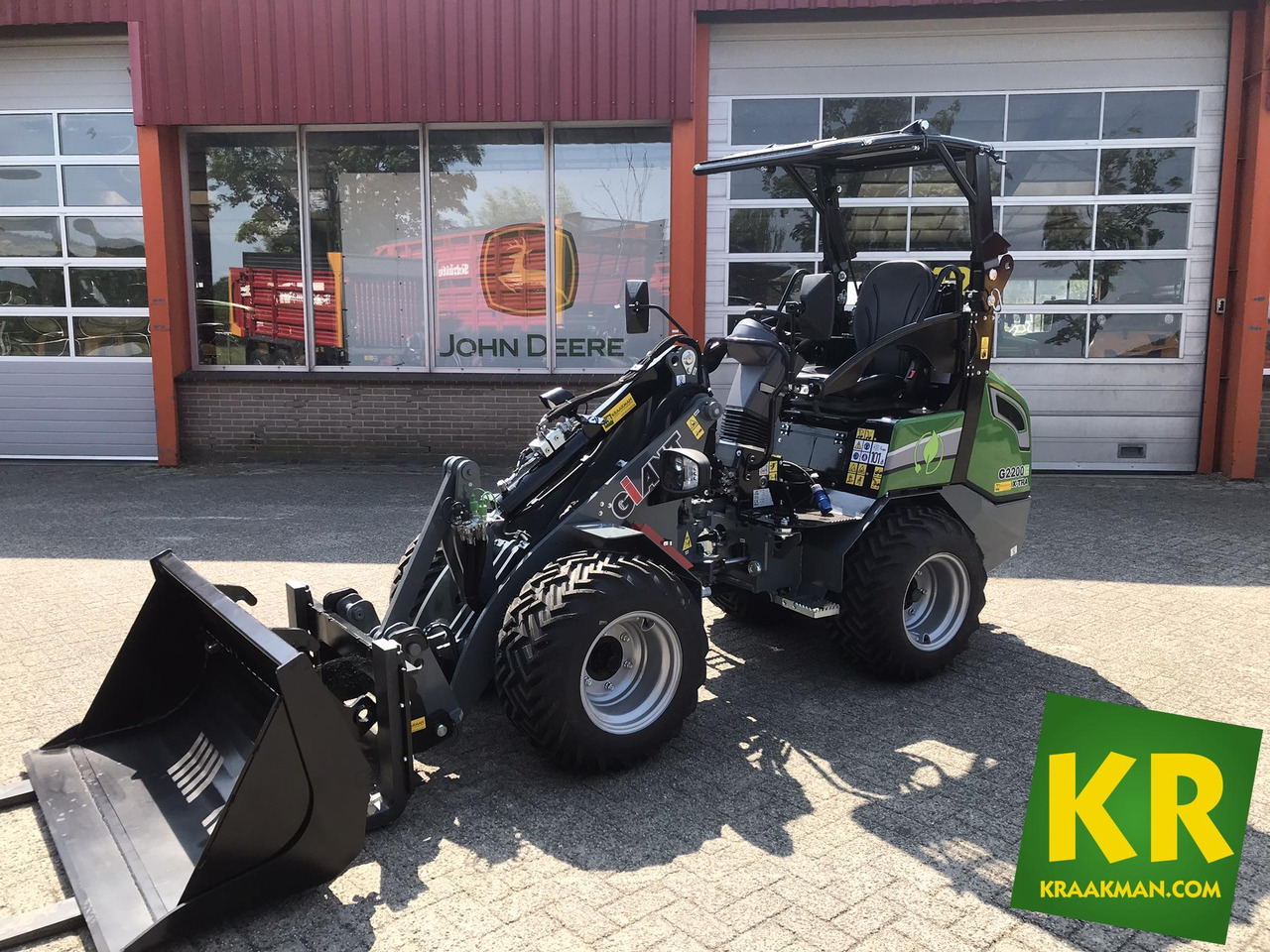 G2200E Giant - Zglobni utovarivač: slika 1 G2200E Giant - Zglobni utovarivač: slika 1