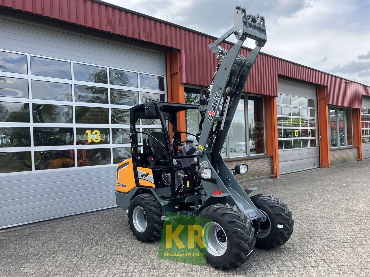 G2700 HD+ Giant - Zglobni utovarivač: slika 3 G2700 HD+ Giant - Zglobni utovarivač: slika 3