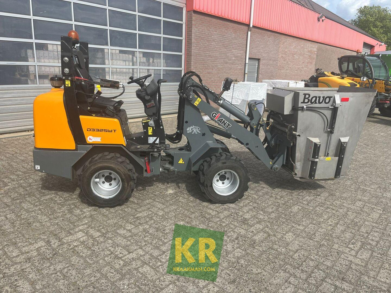 Giant D332 - Zglobni utovarivač: slika 4 Giant D332 - Zglobni utovarivač: slika 4
