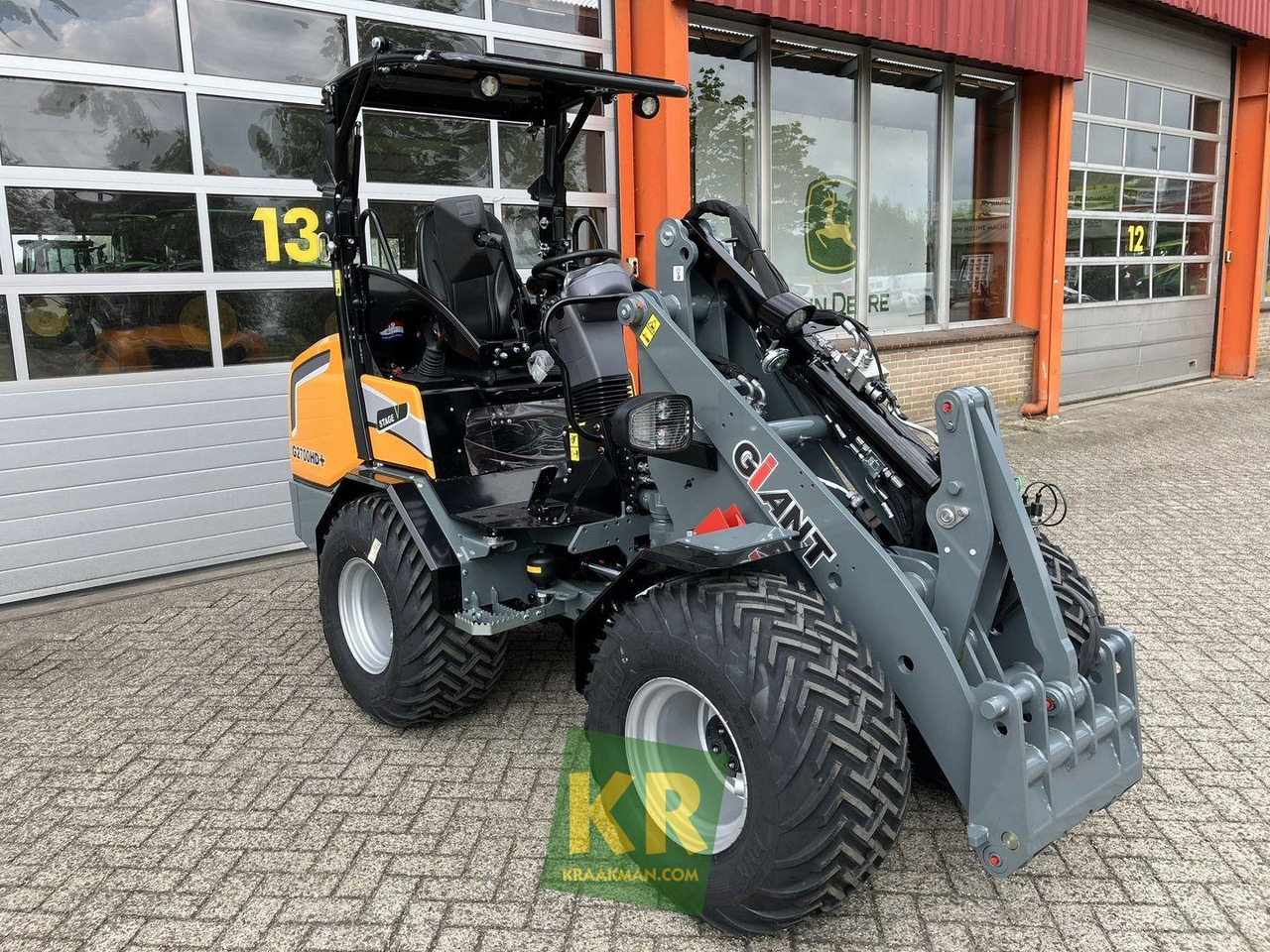Giant G2700 HD - Zglobni utovarivač: slika 2 Giant G2700 HD - Zglobni utovarivač: slika 2