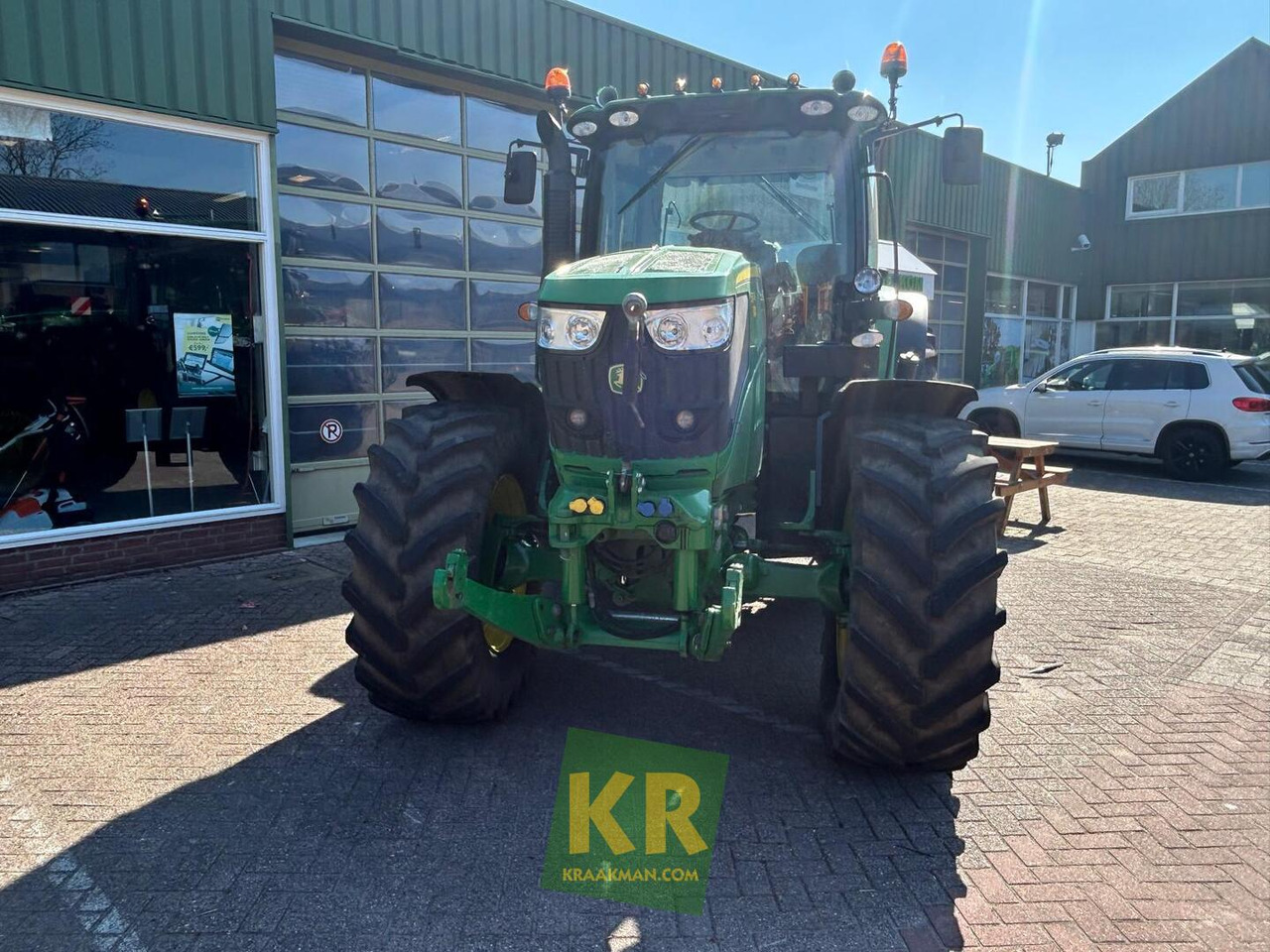 John Deere 6150R - Traktor: slika 2 John Deere 6150R - Traktor: slika 2