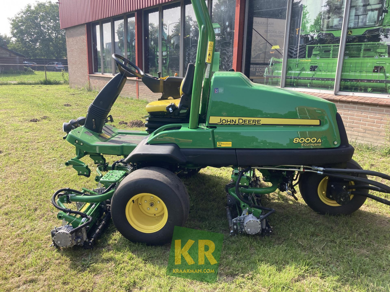 John Deere 8000A E-CUT - Baštenska kosačica: slika 2 John Deere 8000A E-CUT - Baštenska kosačica: slika 2