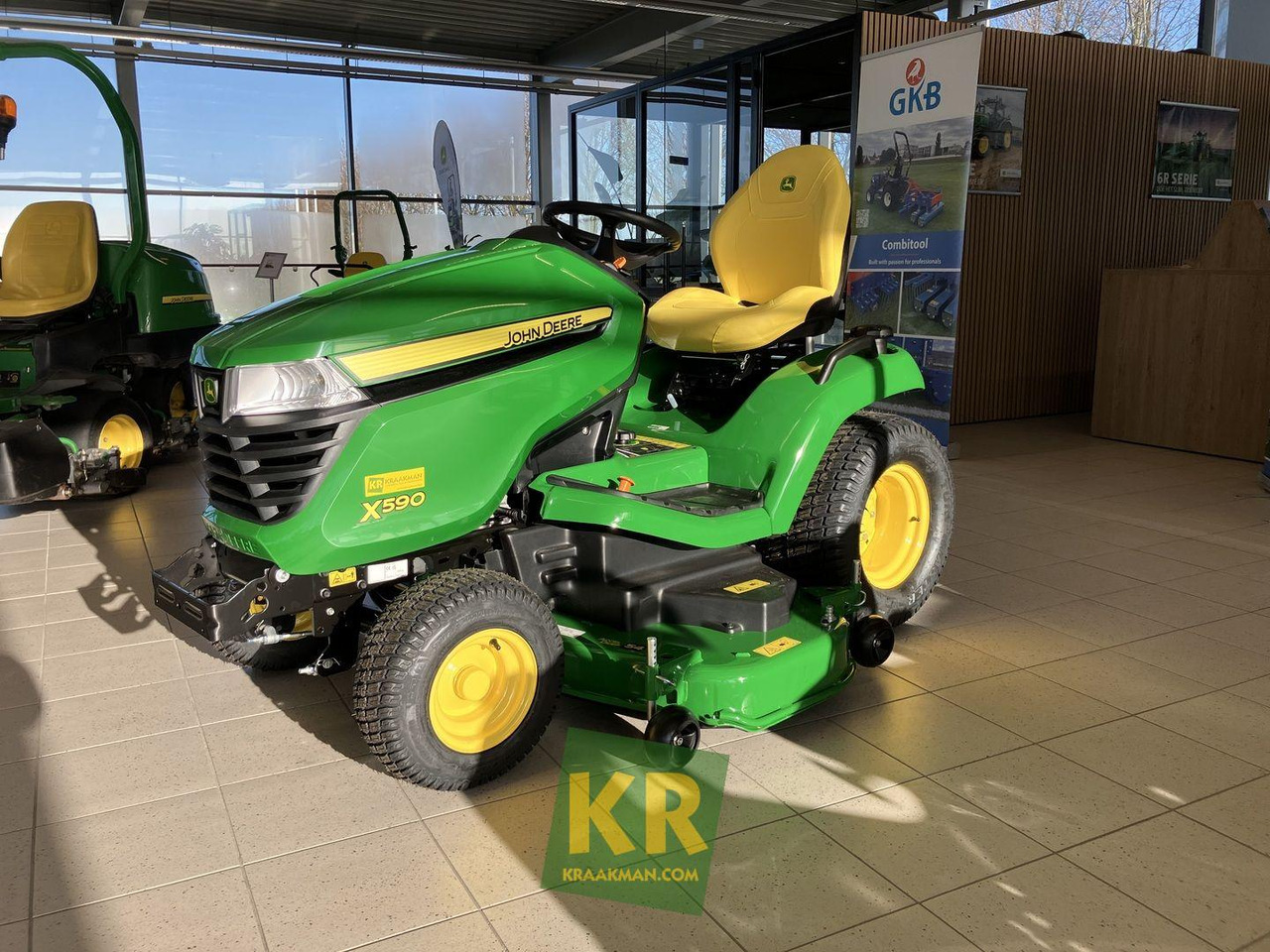 John Deere X590 - Baštenska kosačica: slika 3 John Deere X590 - Baštenska kosačica: slika 3