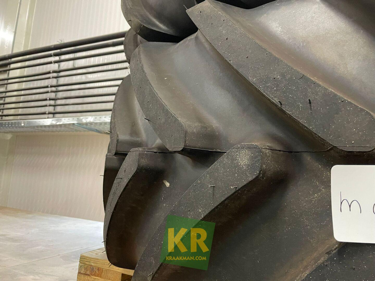 Michelin Multibib 540/65R24 - Kompletan točak za Poljoprivredna mašina: slika 2 Michelin Multibib 540/65R24 - Kompletan točak za Poljoprivredna mašina: slika 2