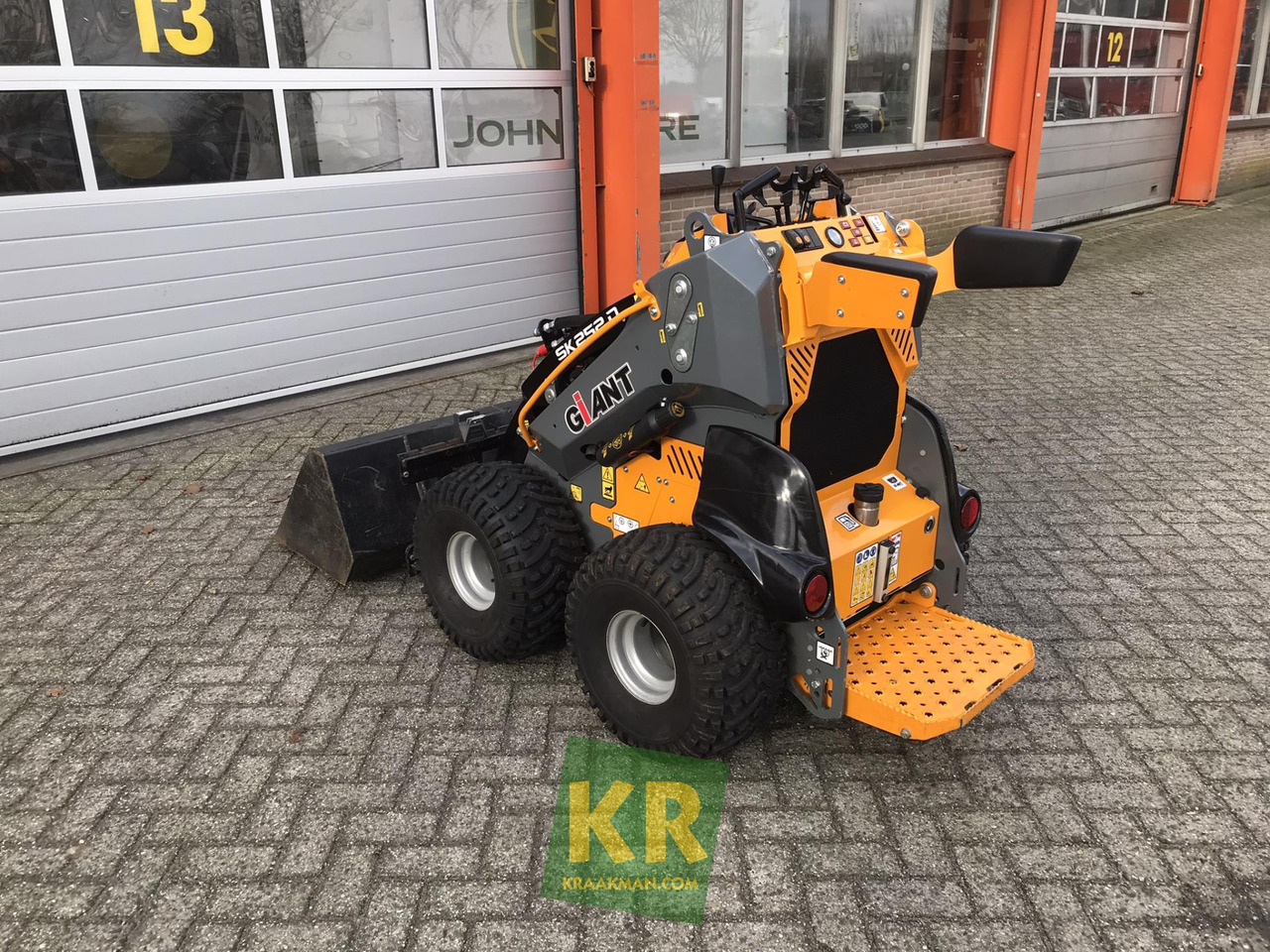 SK252D Giant - Zglobni utovarivač: slika 5 SK252D Giant - Zglobni utovarivač: slika 5