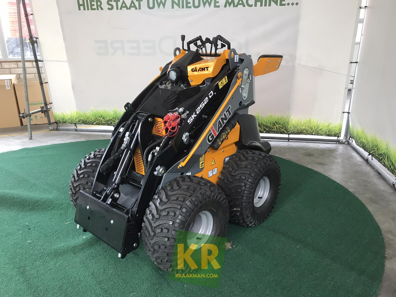 SK252D Giant - Mini utovarivač: slika 1 SK252D Giant - Mini utovarivač: slika 1