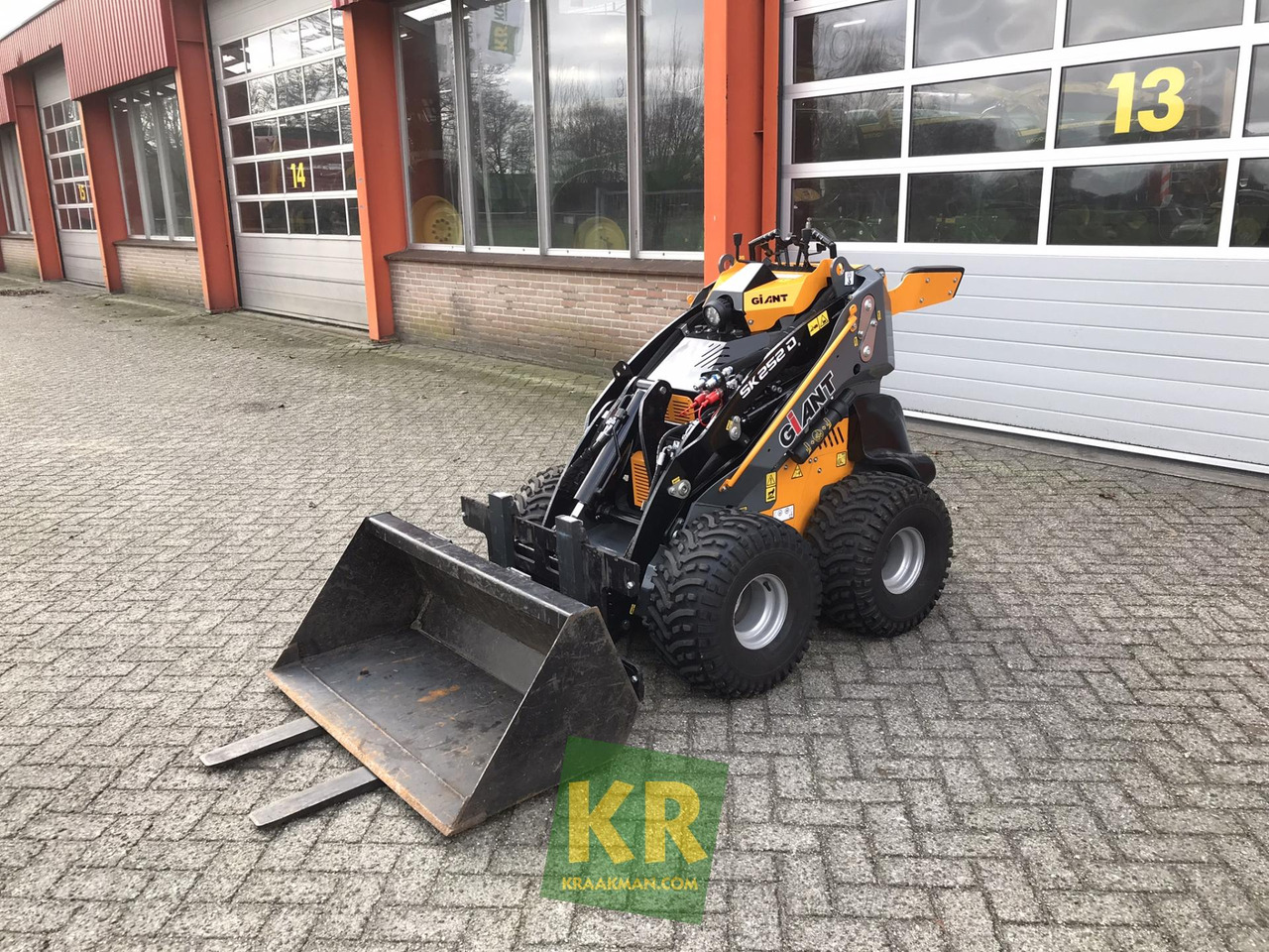 SK252D Giant - Zglobni utovarivač: slika 1 SK252D Giant - Zglobni utovarivač: slika 1