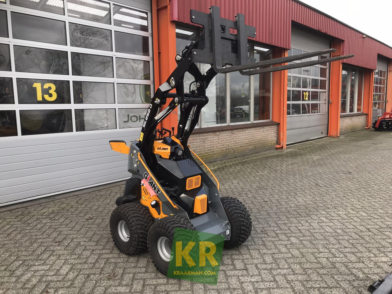 SK252D Giant - Zglobni utovarivač: slika 3 SK252D Giant - Zglobni utovarivač: slika 3