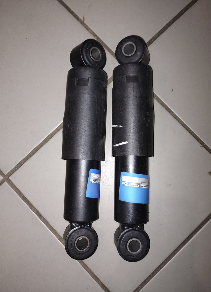 AMORTYZATOR KABINY 106323 SACHS 6733170203 6733170303 MERCEDES 814 817 1114 1117 1314 LK/LN2 - Oslanjanje kabine: slika 1 AMORTYZATOR KABINY 106323 SACHS 6733170203 6733170303 MERCEDES 814 817 1114 1117 1314 LK/LN2 - Oslanjanje kabine: slika 1