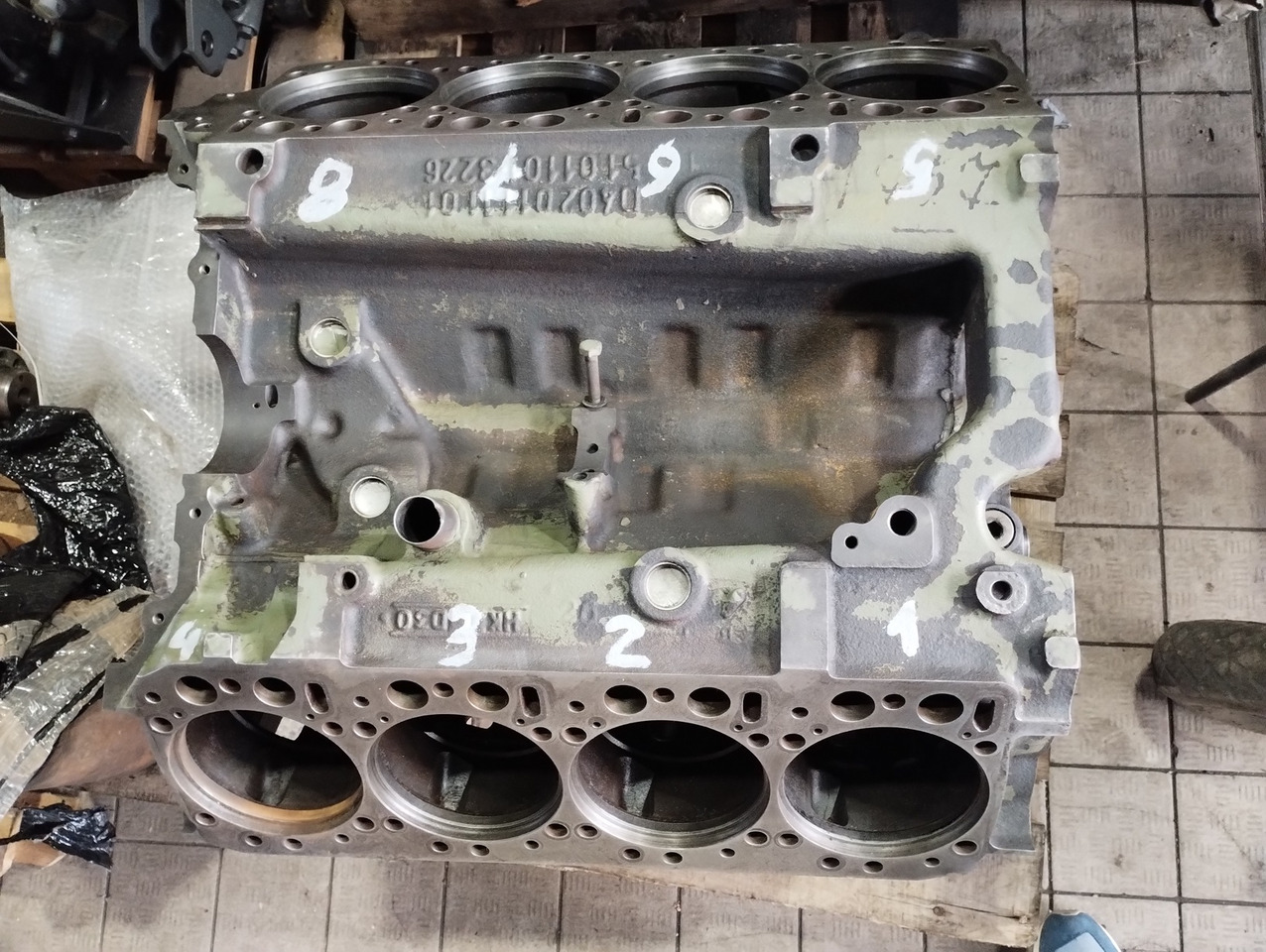 BLOK SILNIKA Mercedes OM 402 V8 - Cilindar blok za Kamion: slika 2 BLOK SILNIKA Mercedes OM 402 V8 - Cilindar blok za Kamion: slika 2