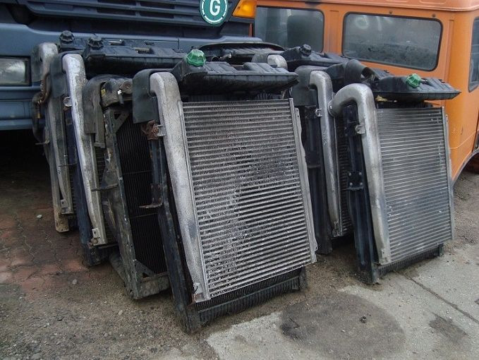 CHŁODNICA WODY MERCEDES ACTROS MP1 MP2 MP3 - Sistem za hlađenje za Kamion: slika 3 CHŁODNICA WODY MERCEDES ACTROS MP1 MP2 MP3 - Sistem za hlađenje za Kamion: slika 3
