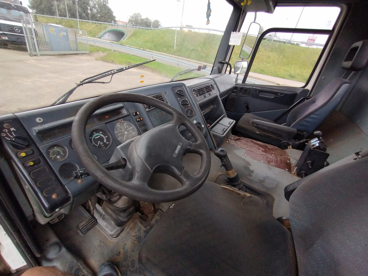 DAF 75 CF ATI 340 6x4 - Istovarivač: slika 5 DAF 75 CF ATI 340 6x4 - Istovarivač: slika 5