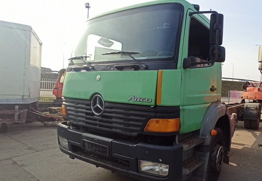 MERCEDES-BENZ ATEGO 1823 - Kamion sa golom šasijom i zatvorenom kabinom: slika 5 MERCEDES-BENZ ATEGO 1823 - Kamion sa golom šasijom i zatvorenom kabinom: slika 5