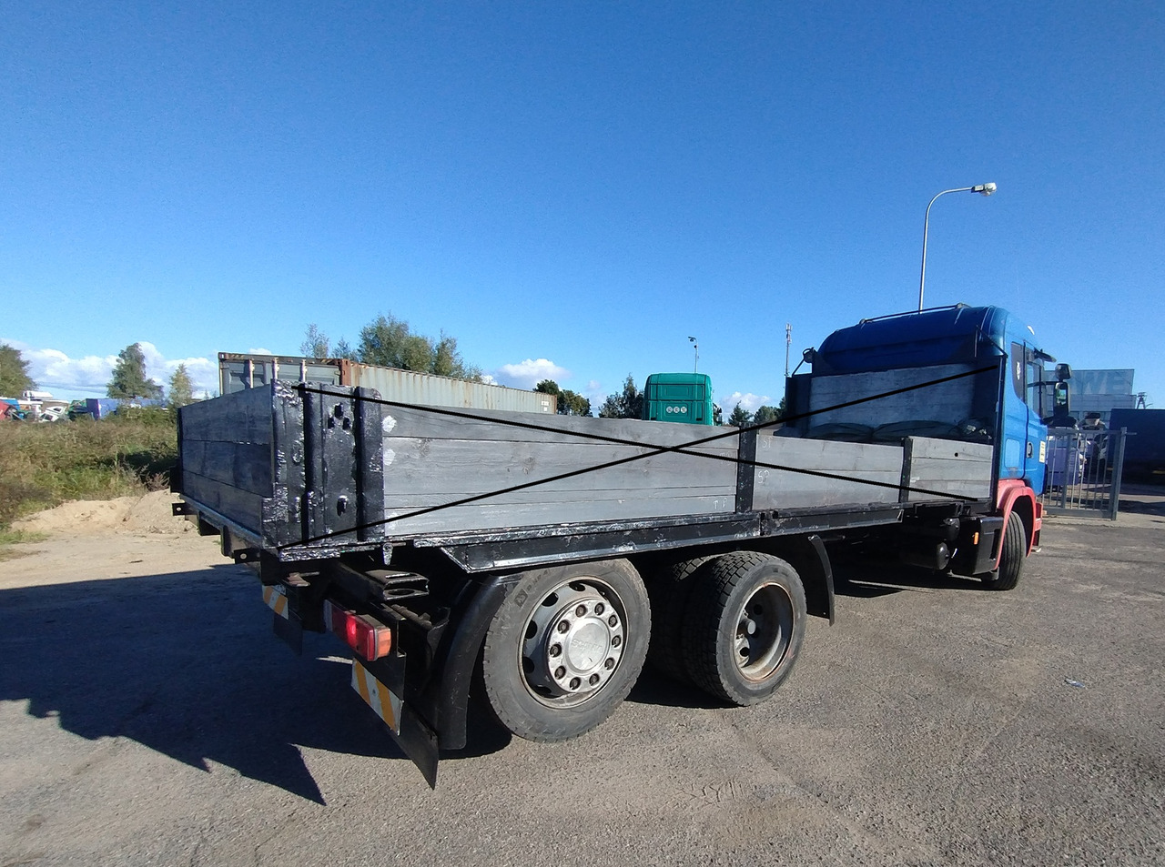 SCANIA R 114 380 6x2 - Kamion sa golom šasijom i zatvorenom kabinom: slika 3 SCANIA R 114 380 6x2 - Kamion sa golom šasijom i zatvorenom kabinom: slika 3